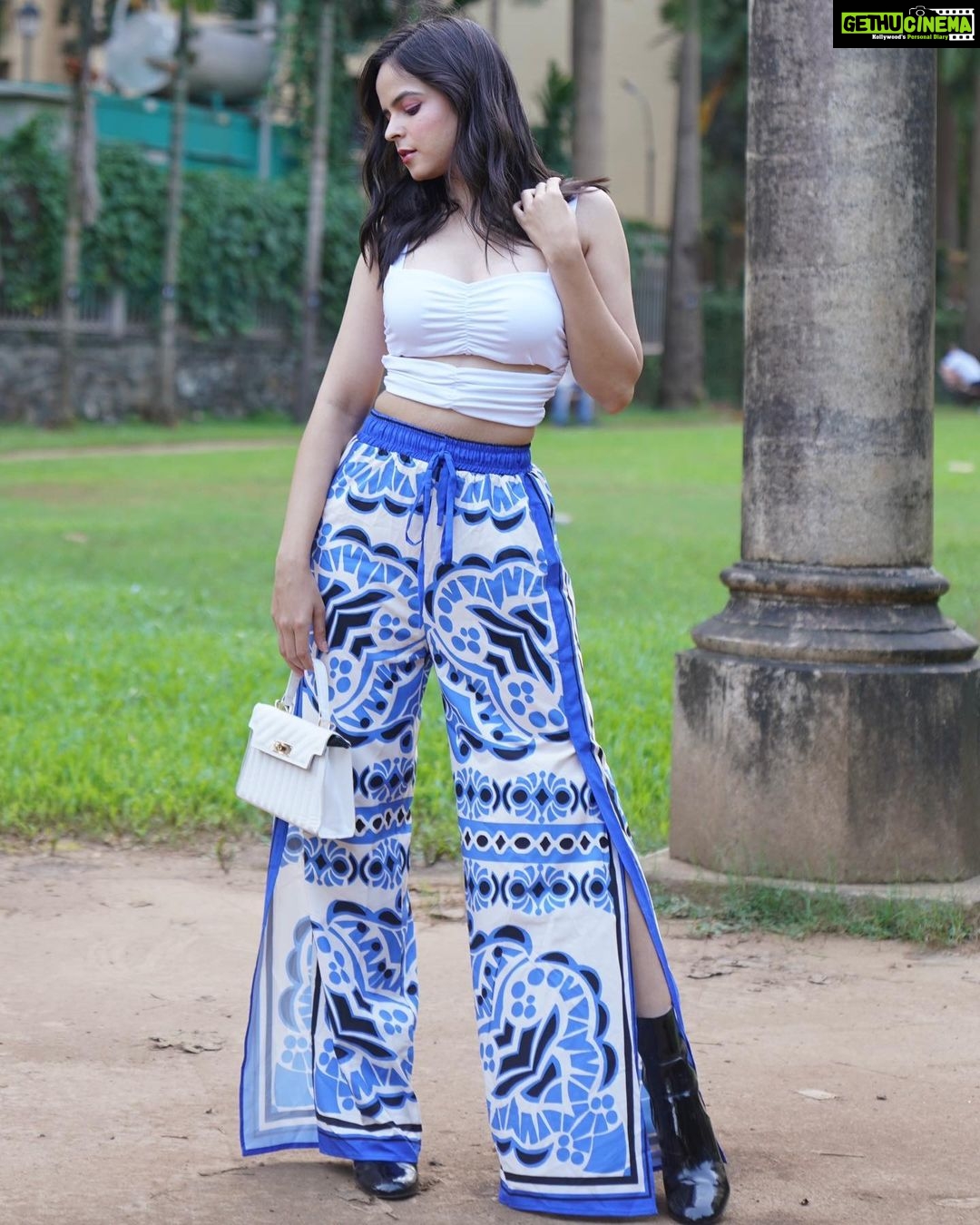 Palak Sindhwani Instagram - Thrive..🤍✨ . . Outfit - @urbanic_in Bag - @luluandskyofficial Boots - @zara Captured by - @gyat_singh