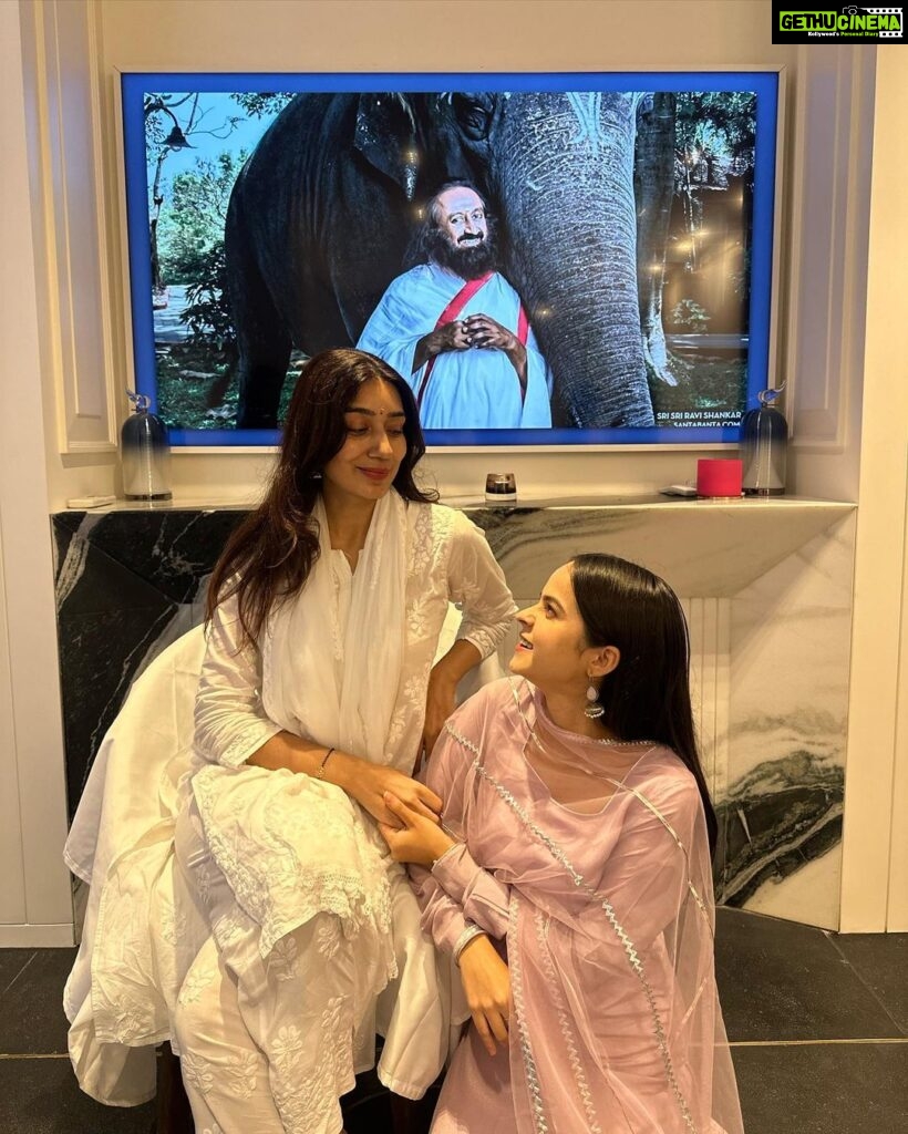 Palak Sindhwani Instagram - 3 days in Sahaj Samadhi..Indeed, deep spiritual bliss..✨ Thank you Gurudev for walking with me through this journey we call Life! ❤️ @srisriravishankar Thank you @shwetavyas1305 my angel for inspiring all of us to live with harmony and joy. 🧚🏻‍♀️ I’m so glad that I decided to do something which makes my soul happy, We do a lot of things for our body, for others, but Please take some time out to do things which makes your soul happy, Listen to that little voice in you and rest leave it upto him, He’ll lead you in the right direction! 💫 . . #artofliving #jaigurudev #peacewithin #bliss #meditation #blessed #grateful #palaksindhwani