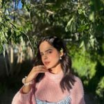 Palak Sindhwani Instagram - ‘Cause I’m in a field of dandelions..🌼💗🌈 . . Wearing - @urbanic_in Boots - @luluandskyofficial . . #nature #naturelover #peace #sunkissed #fyp #ootd #instamood #palaksindhwani #travel #traveldiaries #ladakh Bon Appetit