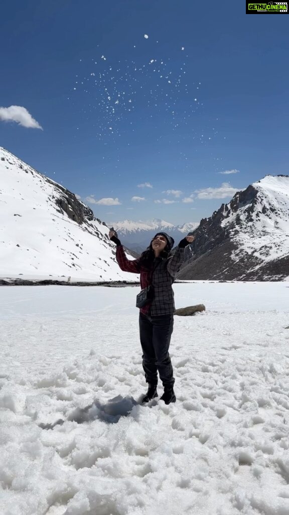 Palak Sindhwani Instagram - And Here comes our very own version of Makeba from Ladakh! ❄️😌💕 . . #makeba #trendingreels #ladakh #travel #travelreels #explore #exploreindia #love #reelsviral #reelkarofeelkaro #reelindia #mountains #tourism #adventure #reelsindia
