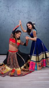 Palak Sindhwani Instagram - May the occasion of Navratri be the beginning of new and beautiful things in your life. ❤️ Shubh Navratri..✨ Outfits - @rishh_designs Studio - @byou.in @tejalpimpley Choreography- @kanishkaaaa Shot by - @vikasgorule HMU - @nidhikrishnamuurthy . . #navratri #dancereels #trendingreels #reelitfeelit #day1 #explore #fyp #dance #garba