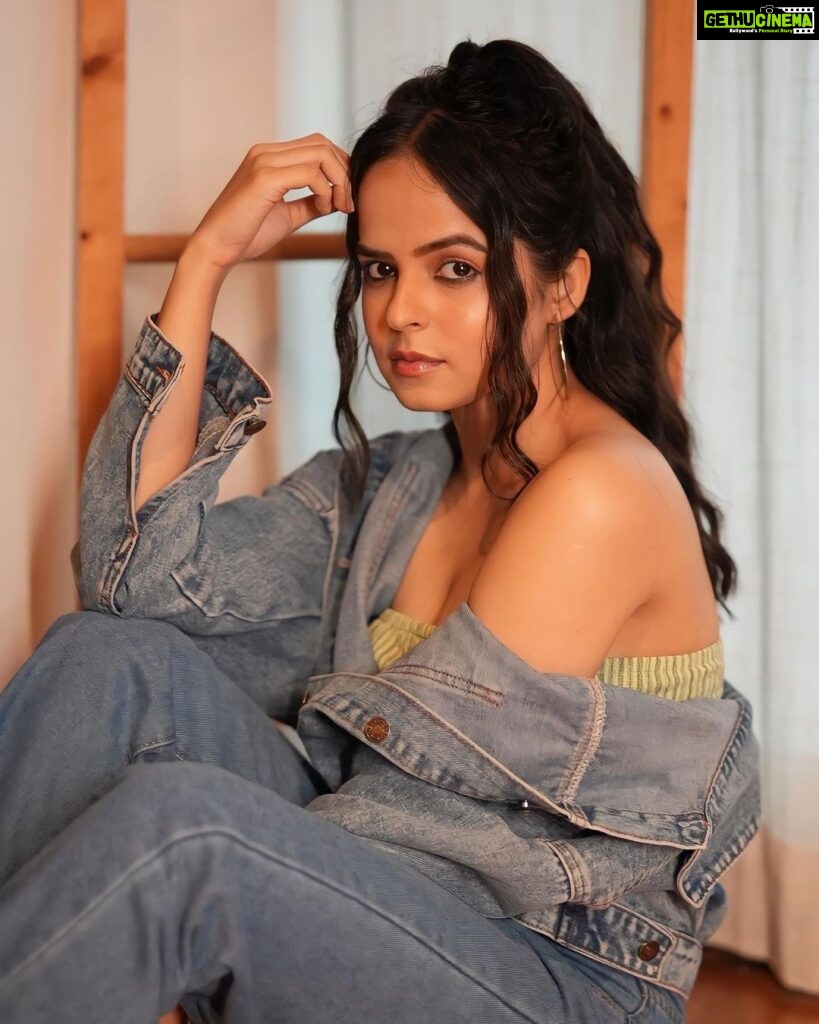 Palak Sindhwani Instagram - His timing, not mine. 🤍💫🧚🏻‍♀️ . . Clicked by - @ketangadkar HMU - 🙋‍♀️ . . #postoftheday #faith #goodvibes #bliss #happiness #fyp #ootd #denim #casuals #palaksindhwani #blessed