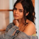 Palak Sindhwani Instagram - His timing, not mine. 🤍💫🧚🏻‍♀️ . . Clicked by - @ketangadkar HMU - 🙋‍♀️ . . #postoftheday #faith #goodvibes #bliss #happiness #fyp #ootd #denim #casuals #palaksindhwani #blessed