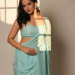 Palak Sindhwani Instagram - तेरे नैना हंस दिए, बस गए मेरे दिल में तेरे नैना..🦋🎵✨ . . Saree - @eka.dori Captured by - @ketangadkar HMU - @ayeshamakeovers_ . . #postoftheday #happysunday #ootd #indianwear #sareelove #fyp #traditional #goodvibes #instalove #palaksindhwani