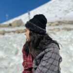 Palak Sindhwani Instagram - It was love at frost sight..☃️🏔️❄️ . . #postoftheday #snow #snowing #leh #lehladakh #fyp #ootd #travel #travelgram #instatravel #explore #exploreindia #palaksindhwani Heaven :)