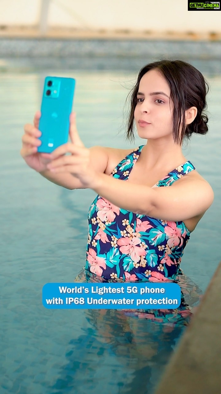 Palak Sindhwani Instagram - “Say Hello to my Festive Buddy” 😍 . . #trendingreels #fyp #poweredbymediatek #motorolaedge40neo #MediaTekDimensity7030
