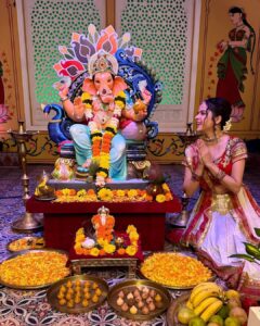 Palak Sindhwani Instagram - Mile aap Hamare Gokuldham ke Bappa se?! 🙏✨💗
.
.
#ganeshchaturthi #festivevibes #ootd #tmkoc #fyp #palaksindhwani