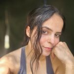 Palak Sindhwani Instagram - Ladakh Diaries ft. @travelbasketm1 ❄️⛰️🧘‍♀️ From visiting Leh Palace to getting stuck in the snow to meeting locals to visiting monasteries to having the best food to signing autographs for my sweetest fans, This trip is full of so many beautiful memories that are going to stay with me all my life. 💕 How you can be so happy and content with whatever you have, wherever you are and at the same time working towards your dreams with utmost faith, patience and honesty is what I take back from this trip. ✨ Now I know why Ladakh trip got executed so smoothly and not any other place, Thank you Universe for always choosing the best for me, Forever Grateful! 😇 . . #ladakh #ladakhtourism #ladakhtrip #ladakhdiaries #travel #travelgram #traveler #explore #fyp #mountains #nature #peace #palaksindhwani Leh, Ladakh