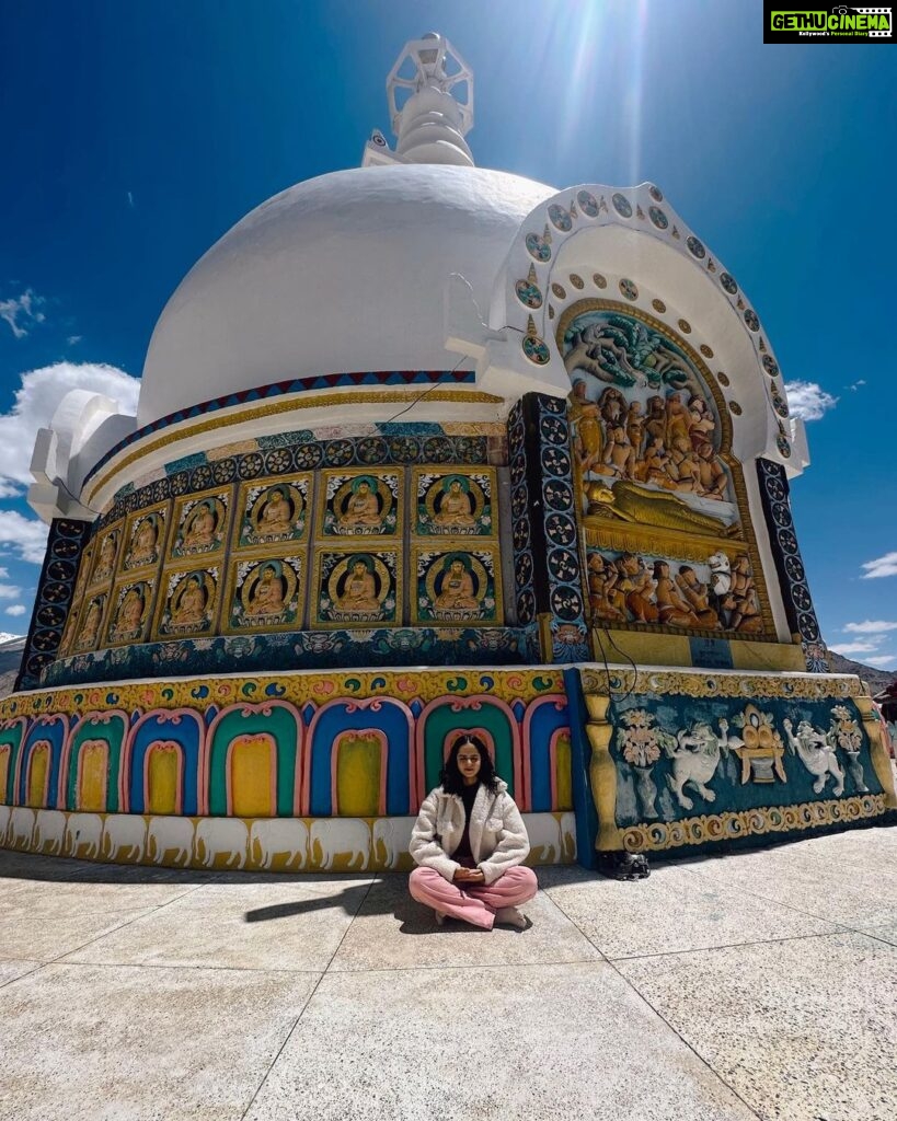 Palak Sindhwani Instagram - Ladakh Diaries ft. @travelbasketm1 ❄️⛰️🧘‍♀️ From visiting Leh Palace to getting stuck in the snow to meeting locals to visiting monasteries to having the best food to signing autographs for my sweetest fans, This trip is full of so many beautiful memories that are going to stay with me all my life. 💕 How you can be so happy and content with whatever you have, wherever you are and at the same time working towards your dreams with utmost faith, patience and honesty is what I take back from this trip. ✨ Now I know why Ladakh trip got executed so smoothly and not any other place, Thank you Universe for always choosing the best for me, Forever Grateful! 😇 . . #ladakh #ladakhtourism #ladakhtrip #ladakhdiaries #travel #travelgram #traveler #explore #fyp #mountains #nature #peace #palaksindhwani Leh, Ladakh