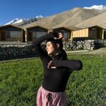 Palak Sindhwani Instagram - A magical Day in Pangong, Got some time to sit, Self reflect, read and write, spend time in nature, enjoy the silence and my own company. 🦋 So many things to do, Places to explore, Skills to learn, So much to give, so much to discover, Can’t wait for this journey we call life to unfold in the most beautiful way! ✨ . . #newpost #postoftheday #travel #ladakh #travelgram #explore #fyp #nature #mountains #peace