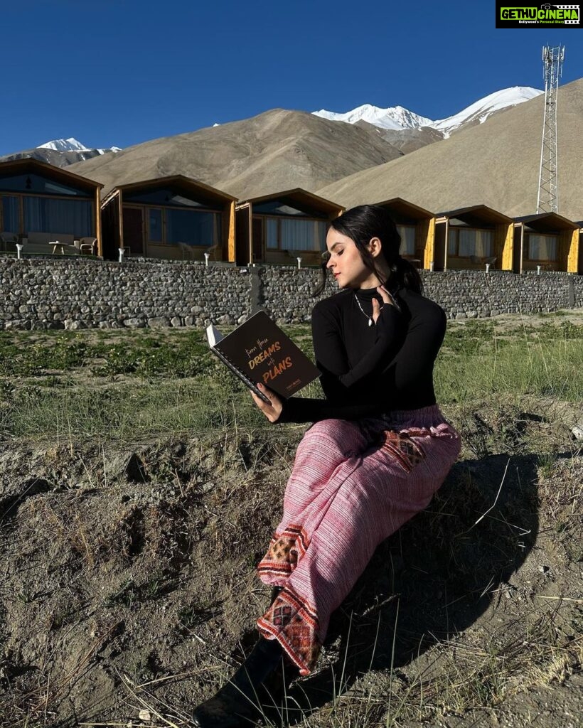 Palak Sindhwani Instagram - A magical Day in Pangong, Got some time to sit, Self reflect, read and write, spend time in nature, enjoy the silence and my own company. 🦋 So many things to do, Places to explore, Skills to learn, So much to give, so much to discover, Can’t wait for this journey we call life to unfold in the most beautiful way! ✨ . . #newpost #postoftheday #travel #ladakh #travelgram #explore #fyp #nature #mountains #peace