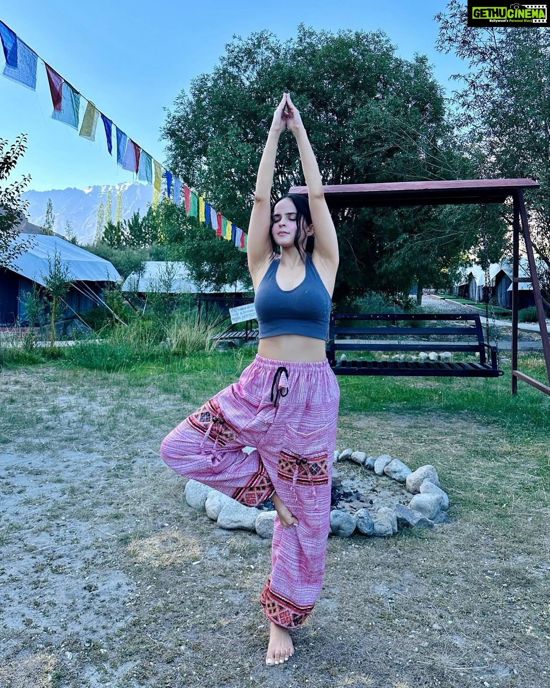 Palak Sindhwani Instagram - Mountains, Fresh air, Greenery, Sand and Inner Peace..🤍✨ #internationalyogaday 🧘♀️ Nubra Valley