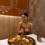 Palak Sindhwani Instagram - Time spent with family is worth every second. ❤️ Thank you @maharajabhogmumbai @teamashishmaheshwari For the wonderful experience. ✨ PS - Last picture is when I was waiting for the food to arrive😝 . . #postoftheday #familytime #goodvibes #memories #fyp #palaksindhwani