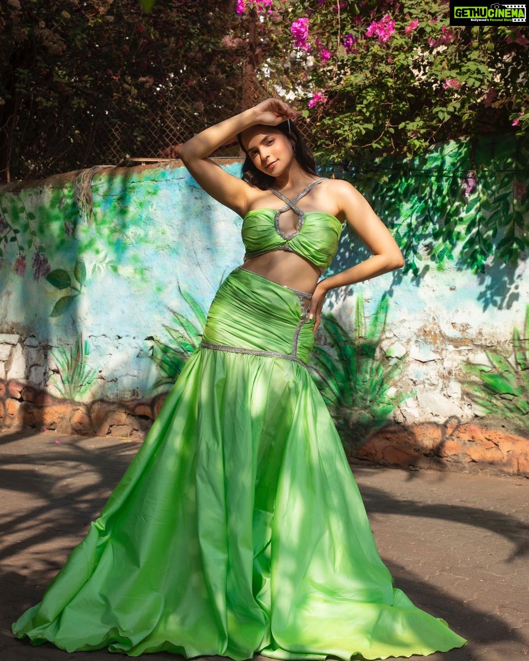 Palak Sindhwani Instagram - Surrender is the word for June!✨ . . Captured by - @artographybysagar HMU - @shine_and_shadow_ Styled by: @styleitupbyaashna Outfit by: @mona_fashion_studio07 . . #postoftheday #fyp #outdoorshoot #neon #instamood #palaksindhwani
