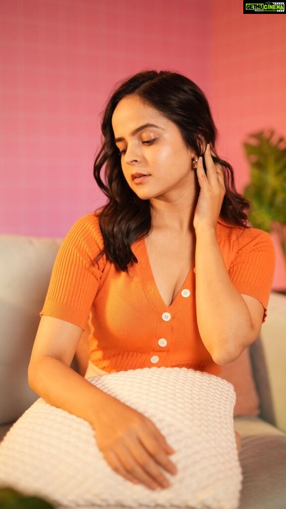 Palak Sindhwani Instagram - Believe it or not, one simple act can change your life or someone else’s. 😇 For me, choosing Vicco Turmeric Cream was a game-changer for my skin. 😌 Now, I urge you to join the #FarakDikhtaHai challenge and share your stories about making a farak in your life or someone else’s and stand a chance to win exclusive prizes from Vicco. Let’s make change happen, together! . . #ad #vicco #skincare #trendingreels #explore #fyp #reeloftheday #palaksindhwani