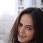 Palak Sindhwani Instagram - Made a reel out of my love for ‘oye-hoye ke’ ‘aaye-haaye ke’ in this song! 🫣😍👯 . . Jewellery - @teejhindia Shot by - @harshit_sid . . #reeloftheday #trendingreels #juttimeri #punjabireels #fyp #sunset #beautyshot #filmy