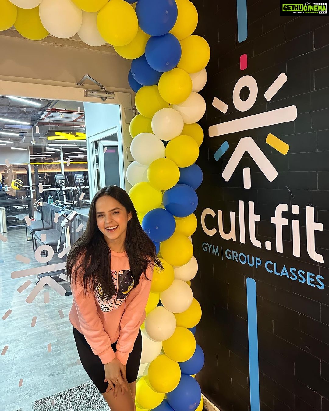 Palak Sindhwani Instagram - Picking up a fitness routine can be a challenge… but it doesn’t have to be when you have @cultfitofficial by your side. 😇 From dance fitness to hatha yoga to Burn to all different sorts of workout, They’ve covered it all! 💪 All you have to do is download @cultfitofficial app, Get yourself registered and start your fitness journey at the nearest cult fit centre or at your home too. They’ve recently opened a huge Cult fit centre in OIC, Lower Parel, Do visit if you get a chance! 😍 . . #cultfitness #fitnessmotivation #fitness #instamood #instafitness #explore #fyp #positivevibes #palaksindhwani