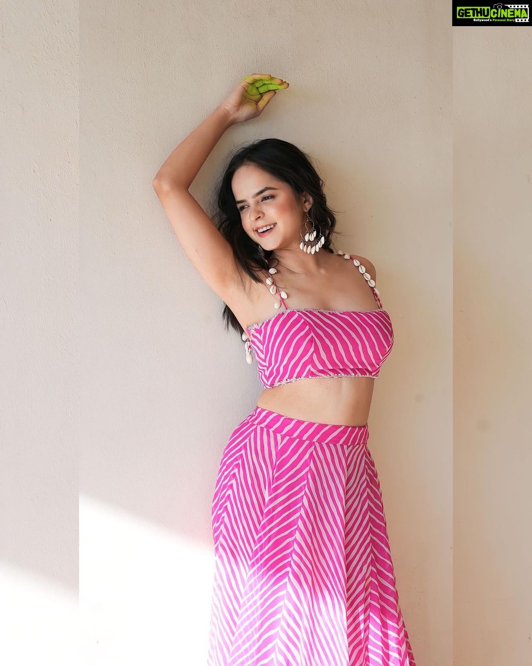 Palak Sindhwani Instagram - All set for Holi?! π¨π§π»ββοΈ . . Outfit - @lavanyathelabel Clicked by - @ketangadkar HMU - @ayeshamakeovers_ . . #postoftheday #holivibes #colours #instamood #festivevibes #ethnicwear #holivibes #fyp #explore #palaksindhwani