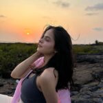 Palak Sindhwani Instagram - A Day at the Beach! 🧜‍♀️🌊🌅 Lately, Taking one day at a time, relaxing more, worrying less, living in the present, Spending more time with myself, Taking breaks in between work, from skincare to cooking to dancing like a crazy maniac, Doing anything and everything which makes my soul happy and I must tell you it feels good to be back home to myself! 🌸 . . Wearing - @urbanic_in Boots - @hm . . #sunset #beach #beachday #goodvibes #happyday #fyp #instamood #palaksindhwani