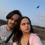 Palak Sindhwani Instagram - A Day at the Beach! 🧜‍♀️🌊🌅 Lately, Taking one day at a time, relaxing more, worrying less, living in the present, Spending more time with myself, Taking breaks in between work, from skincare to cooking to dancing like a crazy maniac, Doing anything and everything which makes my soul happy and I must tell you it feels good to be back home to myself! 🌸 . . Wearing - @urbanic_in Boots - @hm . . #sunset #beach #beachday #goodvibes #happyday #fyp #instamood #palaksindhwani