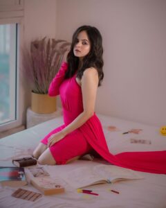 Palak Sindhwani Instagram - Got all dressed up to go out but ended up being at home as usual! #iykyk 🫣💗✨
.
.
Outfit - @ikichic_official 
Captured by - @vikassgorule 
.
.
#postoftheday #instamood #home #instagood #ootd #instafashion #explore #fyp