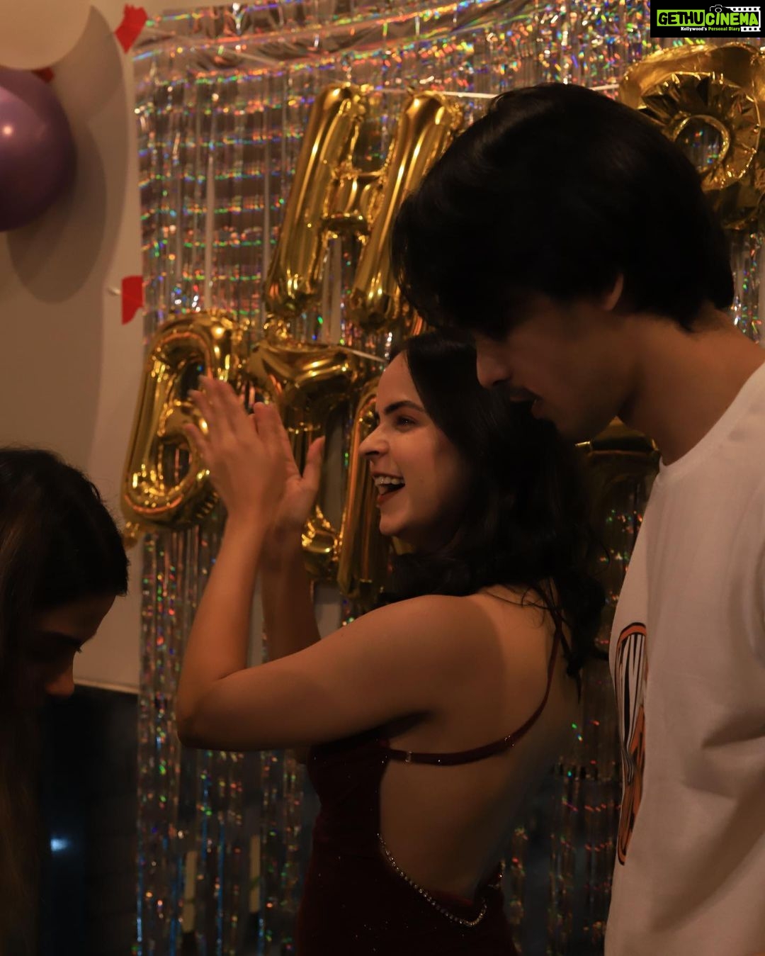Palak Sindhwani Instagram - A night filled with love, laughter and fun! 🧚🏻♀️🥳 Thank you to each one of you for being there in your own beautiful way, Loved every single edit you guys made for me, the decoration my friends did, your precious time and energy, I appreciate all your efforts, Thank you so much, You all made my day so special!❤️✨😘 . . Location Courtesy - @stayscapeofficial PC - @the_pixeleyes Cake - @lucibellos_caffe HMU - @shine_and_shadow_ . . #birthdaypost #instamood #birthday #birthdaygirl #birthdaywishes #birthdaycake #explore #palaksindhwani