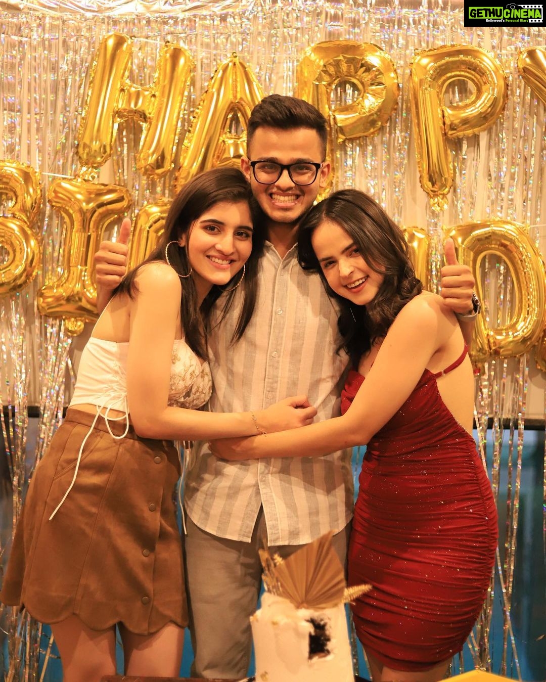 Palak Sindhwani Instagram - A night filled with love, laughter and fun! 🧚🏻♀️🥳 Thank you to each one of you for being there in your own beautiful way, Loved every single edit you guys made for me, the decoration my friends did, your precious time and energy, I appreciate all your efforts, Thank you so much, You all made my day so special!❤️✨😘 . . Location Courtesy - @stayscapeofficial PC - @the_pixeleyes Cake - @lucibellos_caffe HMU - @shine_and_shadow_ . . #birthdaypost #instamood #birthday #birthdaygirl #birthdaywishes #birthdaycake #explore #palaksindhwani