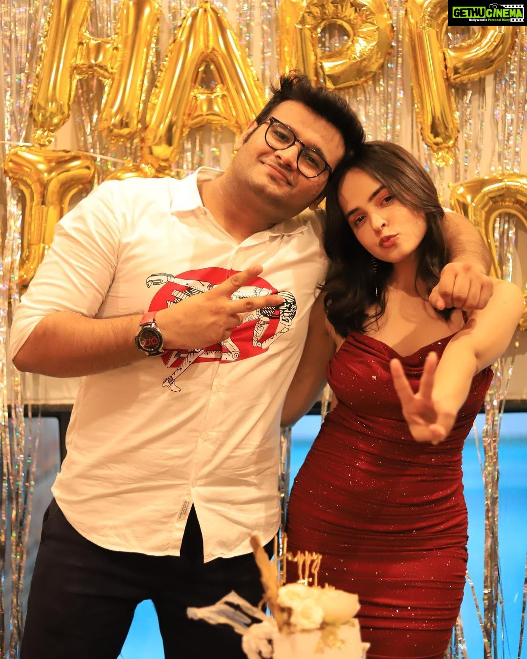 Palak Sindhwani Instagram - A night filled with love, laughter and fun! 🧚🏻♀️🥳 Thank you to each one of you for being there in your own beautiful way, Loved every single edit you guys made for me, the decoration my friends did, your precious time and energy, I appreciate all your efforts, Thank you so much, You all made my day so special!❤️✨😘 . . Location Courtesy - @stayscapeofficial PC - @the_pixeleyes Cake - @lucibellos_caffe HMU - @shine_and_shadow_ . . #birthdaypost #instamood #birthday #birthdaygirl #birthdaywishes #birthdaycake #explore #palaksindhwani