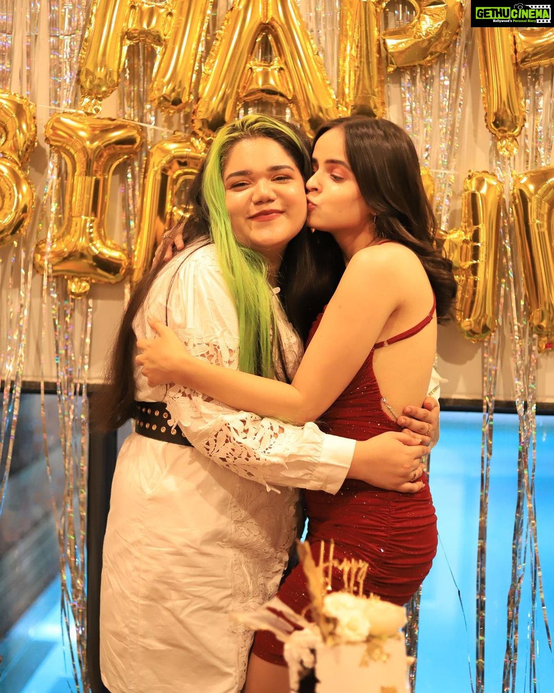 Palak Sindhwani Instagram - A night filled with love, laughter and fun! 🧚🏻♀️🥳 Thank you to each one of you for being there in your own beautiful way, Loved every single edit you guys made for me, the decoration my friends did, your precious time and energy, I appreciate all your efforts, Thank you so much, You all made my day so special!❤️✨😘 . . Location Courtesy - @stayscapeofficial PC - @the_pixeleyes Cake - @lucibellos_caffe HMU - @shine_and_shadow_ . . #birthdaypost #instamood #birthday #birthdaygirl #birthdaywishes #birthdaycake #explore #palaksindhwani