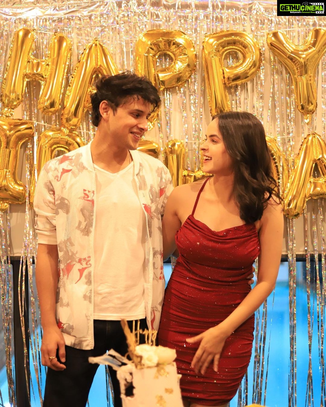 Palak Sindhwani Instagram - A night filled with love, laughter and fun! 🧚🏻♀️🥳 Thank you to each one of you for being there in your own beautiful way, Loved every single edit you guys made for me, the decoration my friends did, your precious time and energy, I appreciate all your efforts, Thank you so much, You all made my day so special!❤️✨😘 . . Location Courtesy - @stayscapeofficial PC - @the_pixeleyes Cake - @lucibellos_caffe HMU - @shine_and_shadow_ . . #birthdaypost #instamood #birthday #birthdaygirl #birthdaywishes #birthdaycake #explore #palaksindhwani