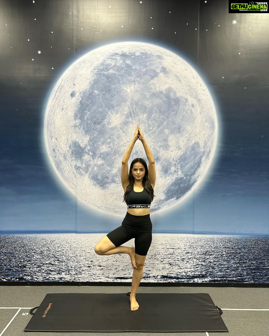 Palak Sindhwani Instagram - Picking up a fitness routine can be a challenge… but it doesn’t have to be when you have @cultfitofficial by your side. 😇 From dance fitness to hatha yoga to Burn to all different sorts of workout, They’ve covered it all! 💪 All you have to do is download @cultfitofficial app, Get yourself registered and start your fitness journey at the nearest cult fit centre or at your home too. They’ve recently opened a huge Cult fit centre in OIC, Lower Parel, Do visit if you get a chance! 😍 . . #cultfitness #fitnessmotivation #fitness #instamood #instafitness #explore #fyp #positivevibes #palaksindhwani