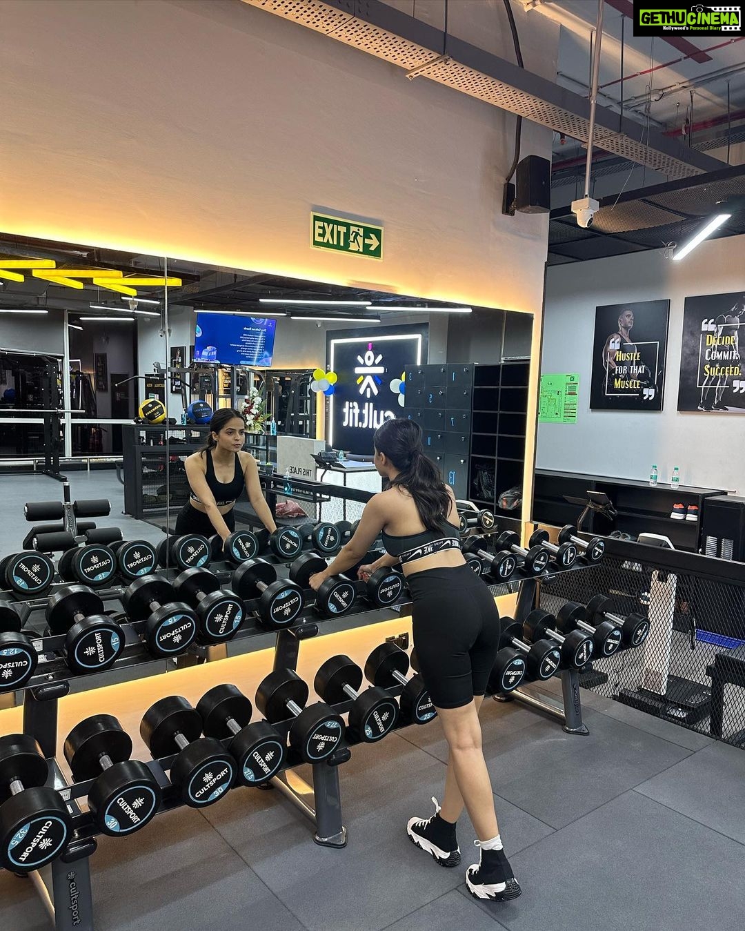 Palak Sindhwani Instagram - Picking up a fitness routine can be a challenge… but it doesn’t have to be when you have @cultfitofficial by your side. 😇 From dance fitness to hatha yoga to Burn to all different sorts of workout, They’ve covered it all! 💪 All you have to do is download @cultfitofficial app, Get yourself registered and start your fitness journey at the nearest cult fit centre or at your home too. They’ve recently opened a huge Cult fit centre in OIC, Lower Parel, Do visit if you get a chance! 😍 . . #cultfitness #fitnessmotivation #fitness #instamood #instafitness #explore #fyp #positivevibes #palaksindhwani