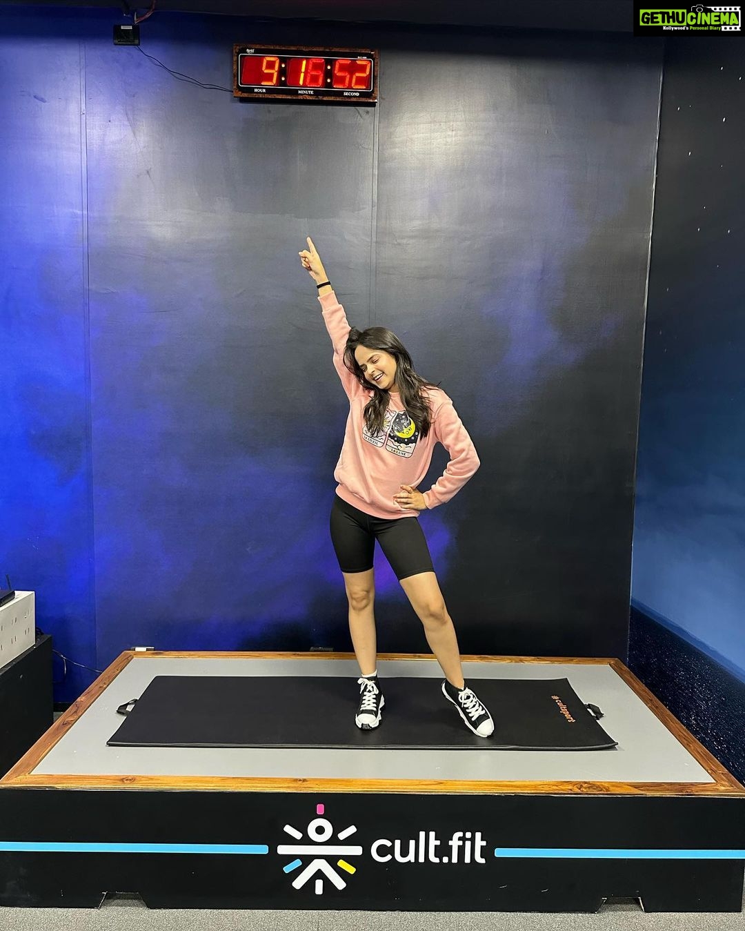 Palak Sindhwani Instagram - Picking up a fitness routine can be a challenge… but it doesn’t have to be when you have @cultfitofficial by your side. 😇 From dance fitness to hatha yoga to Burn to all different sorts of workout, They’ve covered it all! 💪 All you have to do is download @cultfitofficial app, Get yourself registered and start your fitness journey at the nearest cult fit centre or at your home too. They’ve recently opened a huge Cult fit centre in OIC, Lower Parel, Do visit if you get a chance! 😍 . . #cultfitness #fitnessmotivation #fitness #instamood #instafitness #explore #fyp #positivevibes #palaksindhwani
