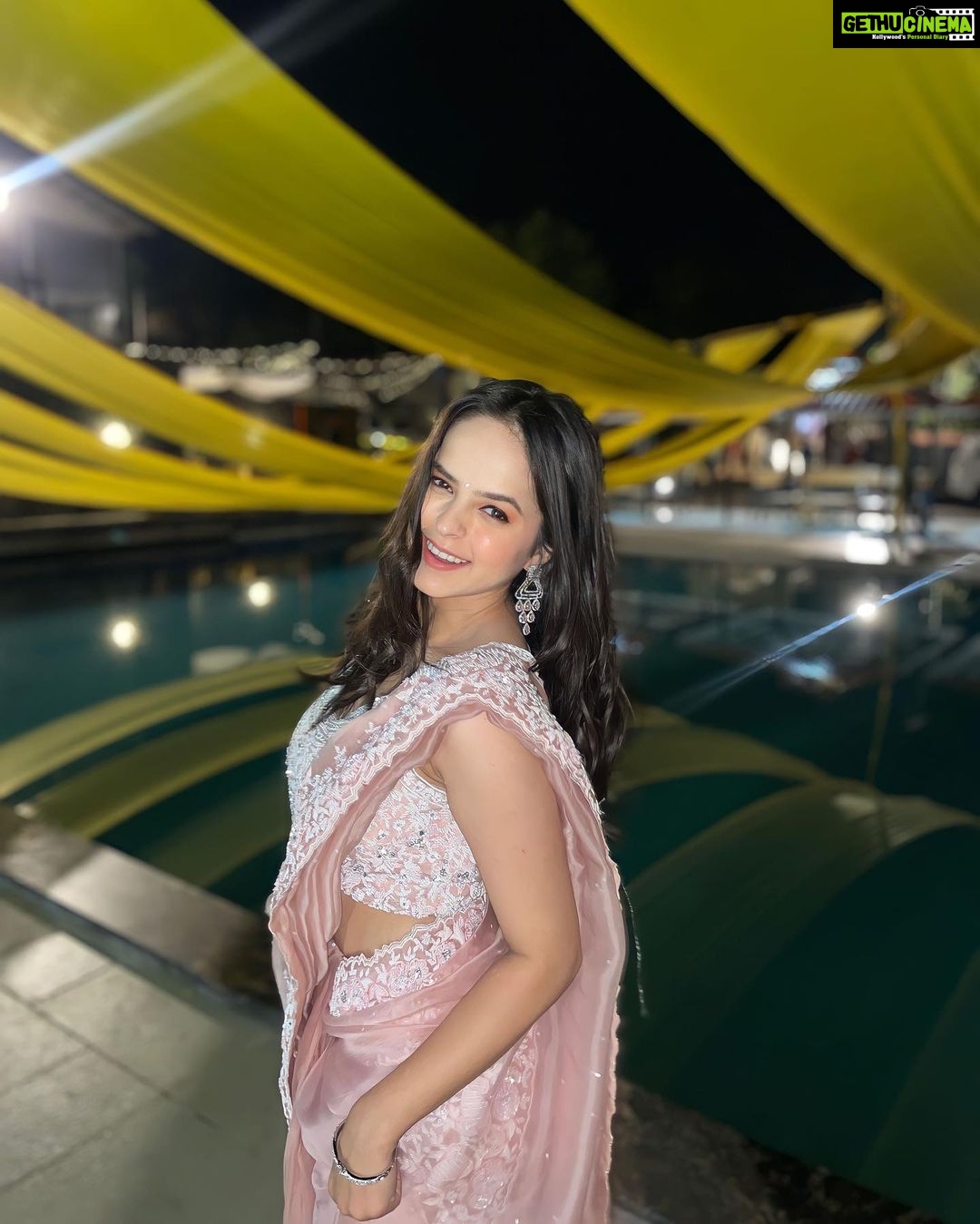Palak Sindhwani - 197.6K Likes - ą¤®ą„ą¤°ą„ दिल ą¤ą„ ą¤²ą¤æą¤«ą¤¼ą¤¾ą¤«ą¤¼ą„ ą¤®ą„ą¤ ą¤¤ą„ą¤°ą¤¾ ą¤ą¤¼ą¤¤ ą¤¹ą„ ą¤ą¤¾ą¤Øą¤æą¤Æą¤¾..š
.
.
Styled by - @stylebyniti
Saree - @emiraasbyindrani
Earrings - @rimadidthat x @shagnaofficial
.
.
#postoftheday #wedding #ethnicwear #saree #explore #fyp #indianwear #instamood #palaksindhwani #sangeet