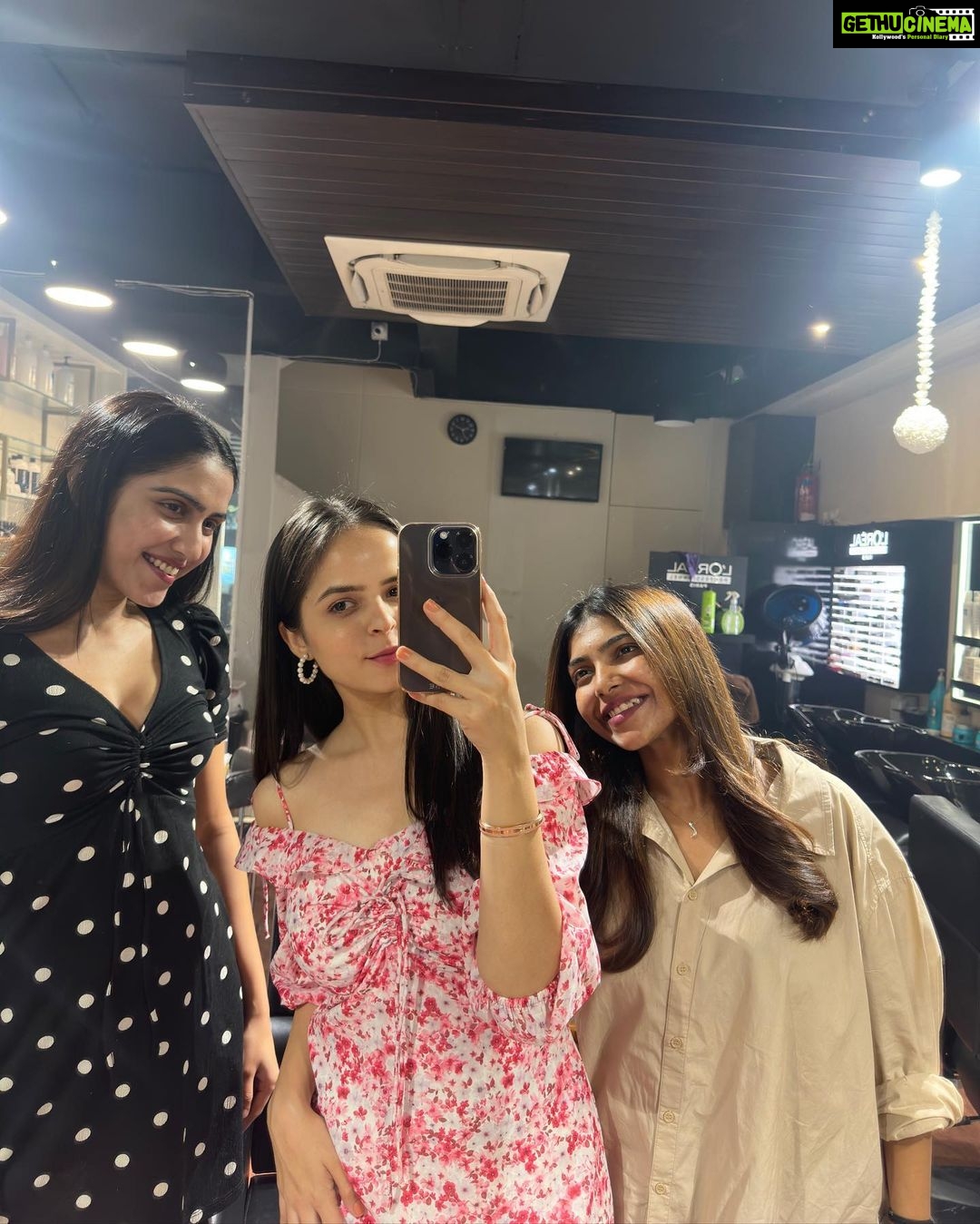 Palak Sindhwani Instagram - Sunday calls for a random feb Photo Dump! ❤️🧚🏻♀️🫰 The month of love we call it..💕 1. Went out on a dinner date with my pals 2. Inhale, Exhale 🧘♀️ 3. Celebrated galentine’s day with my favs @navika_kotia @palak.purswani 4. Tried thin crust pizza at home with Chandu @chandnimimic 5. Went out for @prachisingh2202 wedding shopping @virtiimehta 🫰 6. Shivratri event at @brahmakumaris ✨ 7. In our element with my hotties @sunayanaf @hasmukhi 8. went for Go karting @smaaash_live 9. What is yours will come to you in the right time..Waheguru ji! ♾️ 10. Sukoon 🌊 . . #february #photodump #instamood #blessed #fyp #explore #palaksindhwani