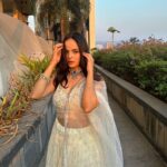 Palak Sindhwani Instagram - हंस वाला सफ़ेद..🦢💕 . . Styled by - @style_by_aniq Outfit : @amrutsurat Jewellery : @amrutjewels HMU - @ayeshamakeovers_ . . #postoftheday #ootd #instamood #ethnicwear #white #traditional #wedding #explore #palaksindhwani