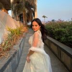 Palak Sindhwani Instagram - हंस वाला सफ़ेद..🦢💕 . . Styled by - @style_by_aniq Outfit : @amrutsurat Jewellery : @amrutjewels HMU - @ayeshamakeovers_ . . #postoftheday #ootd #instamood #ethnicwear #white #traditional #wedding #explore #palaksindhwani
