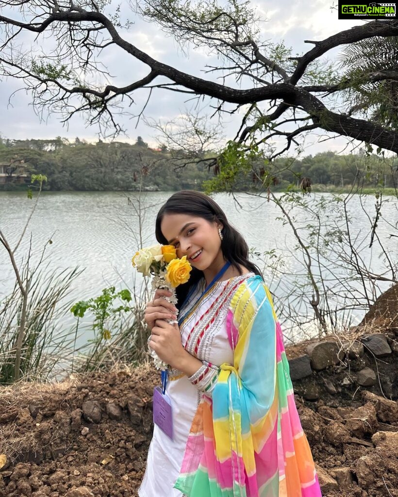 Palak Sindhwani Instagram - All About my Visit at @artofliving Ashram! ❤️ One fine day, While I was a bit lost, busy working on the set, I got a call from a friend asking about whether I would like to visit the ashram and meet Gurudev, I said I would love to but I’m not sure about my schedule.🫢 She replied back saying - leave that all to Gurudev, He’ll handle everything, exactly after 5 days, I was in the Ashram, I don’t know how, when… but It just happened because it was bound to happen and I can’t express in words How I felt after meeting Him, It was so divine and magical, Truly a moment which I’m going to cherish all my life. 🦋 Thank you Gurudev for choosing me when I needed a guiding light, A friend, A mentor, My heart is full, Thank you! ✨ . . #postoftheday #instamood #gratitude #aol #artofliving #blessed #fyp #palaksindhwani