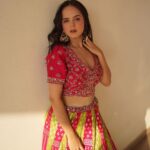 Palak Sindhwani Instagram - लगन लागी तुमसे मन की लगन..✨🦋♾️ . . Clicked by - @harshit_sid Outfit - @lapink_by_knareshkumar Styled by - @rimadidthat Jwellery - @_minaki__ X @poojadargad_25_ . . #postoftheday #sunkissed #nofilter #ootd #ethnicwear #mood #fyp #grateful #palaksindhwani