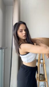 Palak Sindhwani Instagram - Casually showing off my upcoming abs! 🫣😝 #aaengeaaenge . . #trendingreels #trends #reelitfeelit #dancereels #fyp #palaksindhwani