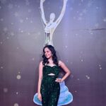 Palak Sindhwani Instagram - All About Tonight! 💫 Attended ita awards for the first time and it was so much fun, good vibes, talented people around and so much love in the air. Thank you @theitaofficial for having me tonight! 💕 PS - hair flip ke stages dekho and I was so excited to put these pictures, edit bhi nahi kiye! 🫣 . . Outfit - @wabisabistyl HMU - @shine_and_shadow_ . . #postoftheday #awardnight #itaawards #explore #artist #instamood #ootd #palaksindhwani