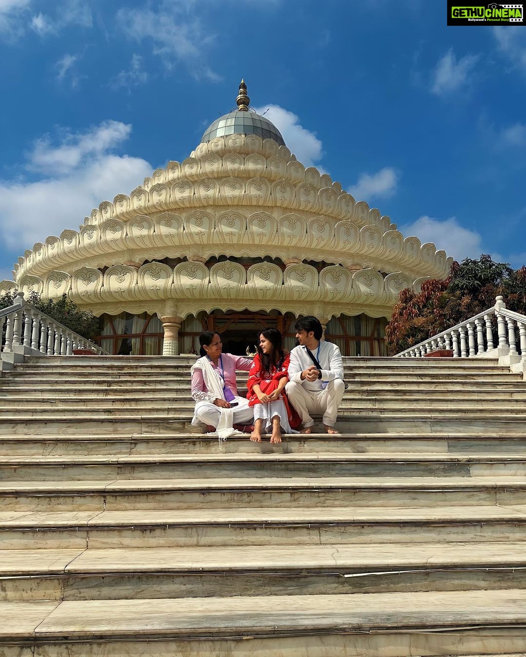 Palak Sindhwani Instagram - All About my Visit at @artofliving Ashram! ❤️ One fine day, While I was a bit lost, busy working on the set, I got a call from a friend asking about whether I would like to visit the ashram and meet Gurudev, I said I would love to but I’m not sure about my schedule.🫢 She replied back saying - leave that all to Gurudev, He’ll handle everything, exactly after 5 days, I was in the Ashram, I don’t know how, when… but It just happened because it was bound to happen and I can’t express in words How I felt after meeting Him, It was so divine and magical, Truly a moment which I’m going to cherish all my life. 🦋 Thank you Gurudev for choosing me when I needed a guiding light, A friend, A mentor, My heart is full, Thank you! ✨ . . #postoftheday #instamood #gratitude #aol #artofliving #blessed #fyp #palaksindhwani