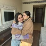Palak Sindhwani Instagram - **Special Post** These pictures can’t do justice to what I felt when I visited my mama’s place (maternal uncle) after 5 years, So many beautiful memories came rushing back! ❤️ From Daydreaming about Mumbai and films with @aarushi_batra27 to finally being here and to be able to pursue my dreams, It’s been a beautiful journey and I’m so grateful for every single phase till now. 🥹✨ I’ve immense love for them and the same for you..Thank you for being my extended family, Love you all! ♾️ PS - New Vlog is out on my YouTube Channel, Watch it to know more about my visit! 🦋 . . #postoftheday #familytime #love #siblings #engagement #trip #instamood #fyp #explore #palaksindhwani #blessed