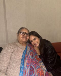 Palak Sindhwani Instagram - **Special Post**

These pictures can’t do justice to what I felt when I visited my mama’s place (maternal uncle) after 5 years, So many beautiful memories came rushing back! ❤️

From Daydreaming about Mumbai and films with @aarushi_batra27 to finally being here and to be able to pursue my dreams, It’s been a beautiful journey and I’m so grateful for every single phase till now. 🥹✨

I’ve immense love for them and the same for you..Thank you for being my extended family, Love you all! ♾️

PS - New Vlog is out on my YouTube Channel, Watch it to know more about my visit! 🦋
.
.
#postoftheday #familytime #love #siblings #engagement #trip #instamood #fyp #explore #palaksindhwani #blessed