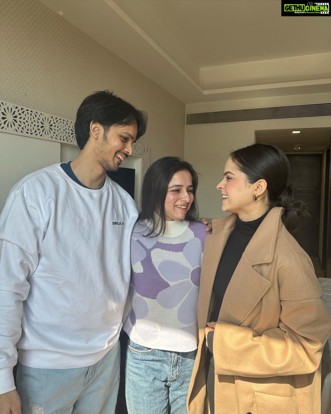 Palak Sindhwani - 182.6K Likes - **Special Post**
These pictures canāt do justice to what I felt when I visited my mamaās place (maternal uncle) after 5 years, So many beautiful memories came rushing back! ā¤ļø
From Daydreaming about Mumbai and films with @aarushi_batra27 to finally being here and to be able to pursue my dreams, Itās been a beautiful journey and Iām so grateful for every single phase till now. š„¹āØ
Iāve immense love for them and the same for you..Thank you for being my extended family, Love you all! ā¾ļø
PS - New Vlog is out on my YouTube Channel, Watch it to know more about my visit! š¦
.
.
#postoftheday #familytime #love #siblings #engagement #trip #instamood #fyp #explore #palaksindhwani #blessed
