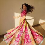 Palak Sindhwani Instagram - लगन लागी तुमसे मन की लगन..✨🦋♾️ . . Clicked by - @harshit_sid Outfit - @lapink_by_knareshkumar Styled by - @rimadidthat Jwellery - @_minaki__ X @poojadargad_25_ . . #postoftheday #sunkissed #nofilter #ootd #ethnicwear #mood #fyp #grateful #palaksindhwani