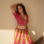 Palak Sindhwani Instagram - लगन लागी तुमसे मन की लगन..✨🦋♾️ . . Clicked by - @harshit_sid Outfit - @lapink_by_knareshkumar Styled by - @rimadidthat Jwellery - @_minaki__ X @poojadargad_25_ . . #postoftheday #sunkissed #nofilter #ootd #ethnicwear #mood #fyp #grateful #palaksindhwani