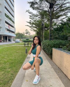 Palak Sindhwani Instagram - Let’s go for a morning walk?! 🚶‍♀️
.
.
Wearing - @birdeye.india 
Clicked by - @harshit_sid 
.
.
#goodmorning #postoftheday #instamood #ootd #gymwear #instafashion #fyp #palaksindhwani