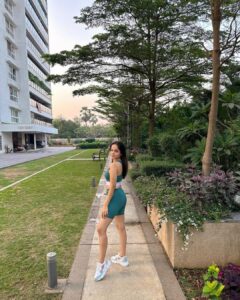 Palak Sindhwani Instagram - Let’s go for a morning walk?! 🚶‍♀️
.
.
Wearing - @birdeye.india 
Clicked by - @harshit_sid 
.
.
#goodmorning #postoftheday #instamood #ootd #gymwear #instafashion #fyp #palaksindhwani