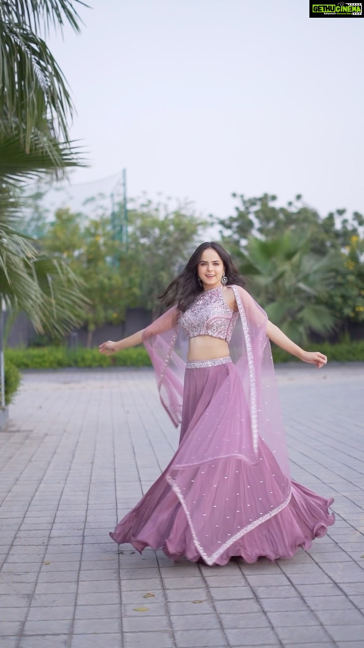 Palak Sindhwani Instagram - It’s my favourite time of the year!! ❤️😌 Happy Choti Diwali..🪔 Wearing - @panihari_mumbai Captured by - @capture_photography_01 HMU - @diyamodiglamovers Jwellery - @upakarna . . #reeloftheday #diwali #trendingreels #reelitfeelit #fyp #slomo #mood #diwalivibes #ootd #traditionalwear #palaksindhwani